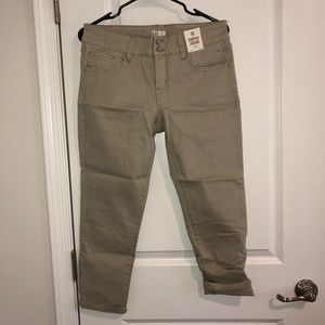 Women’s Capri Khakis